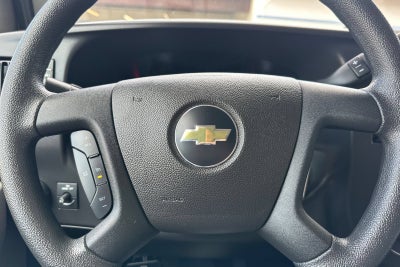 2025 Chevrolet Express Passenger 1LT