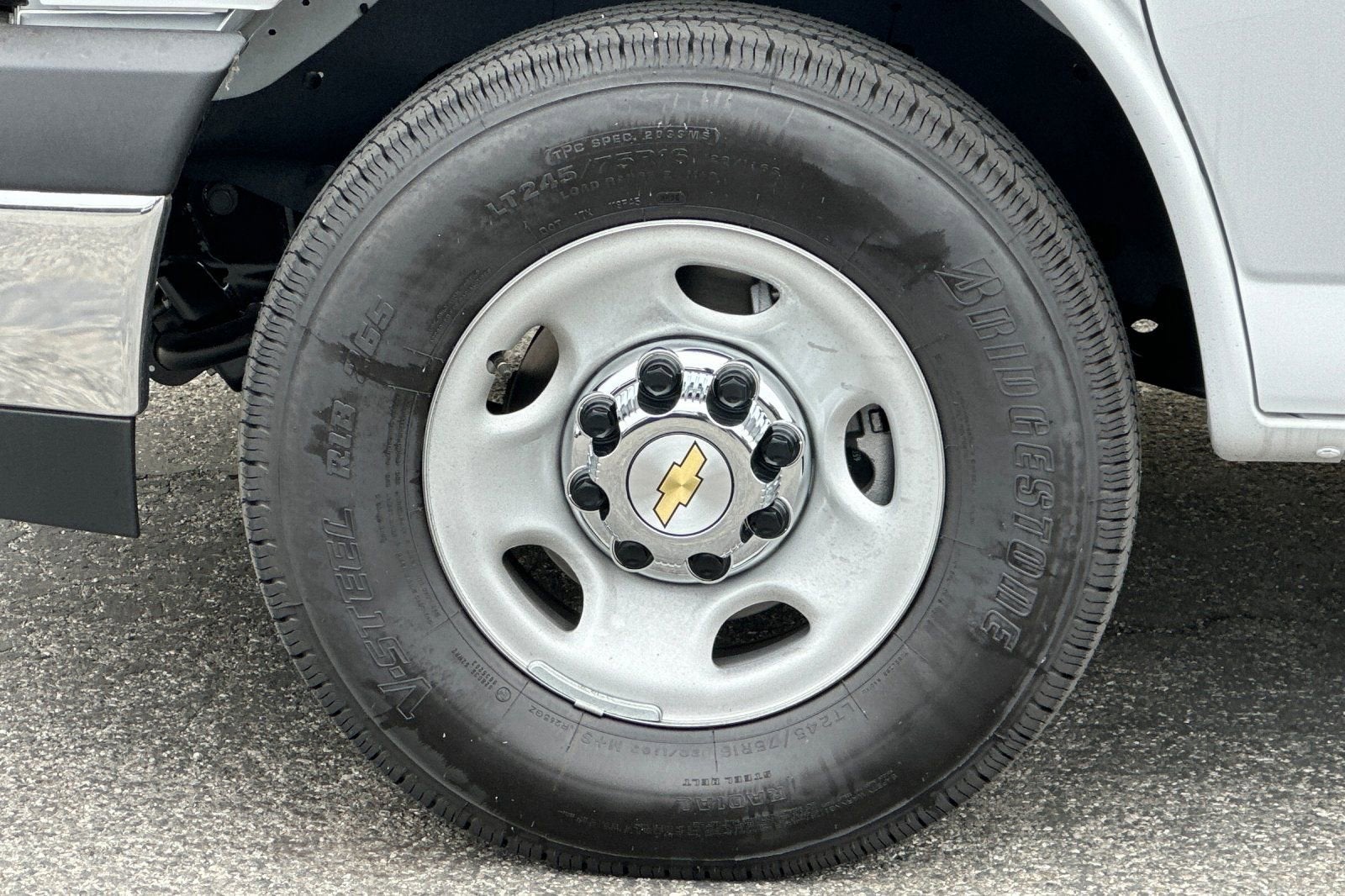 2026 Chevrolet Express Cargo Work Van - Photo 27