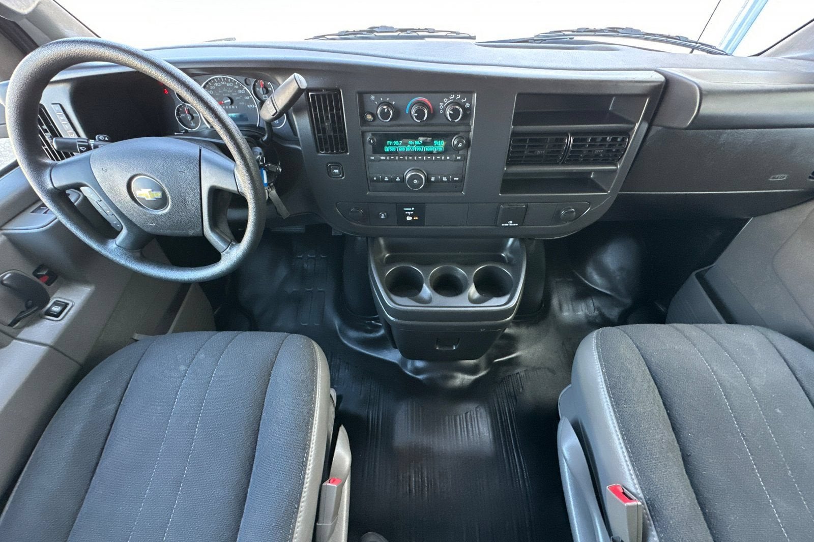 2025 Chevrolet Express Cargo WT