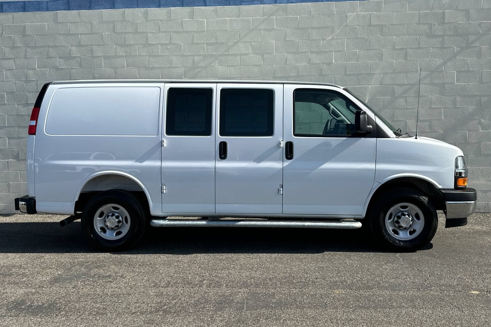 2025 Chevrolet Express Cargo WT