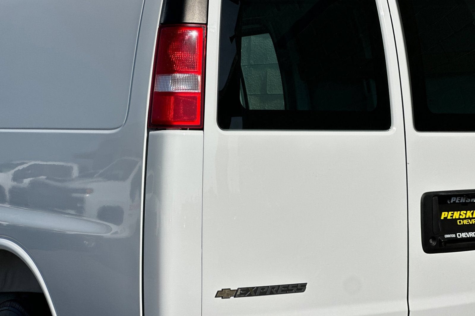 2025 Chevrolet Express Cargo WT
