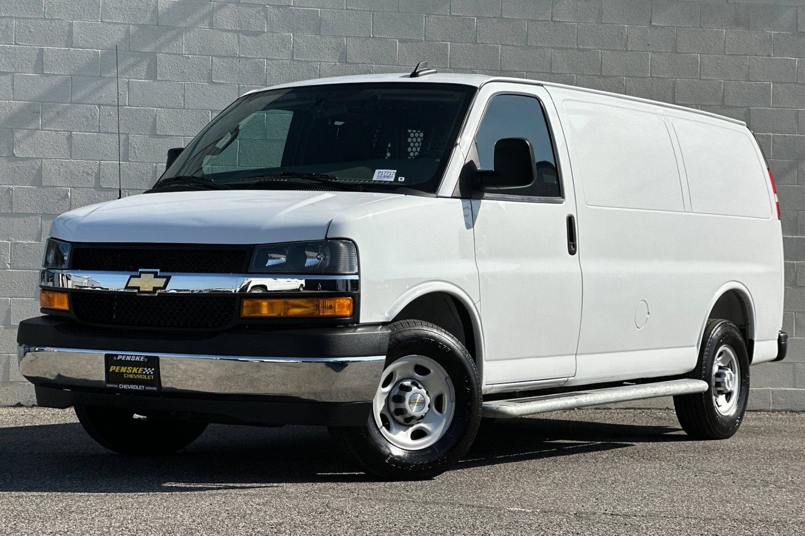 2025 Chevrolet Express Cargo WT