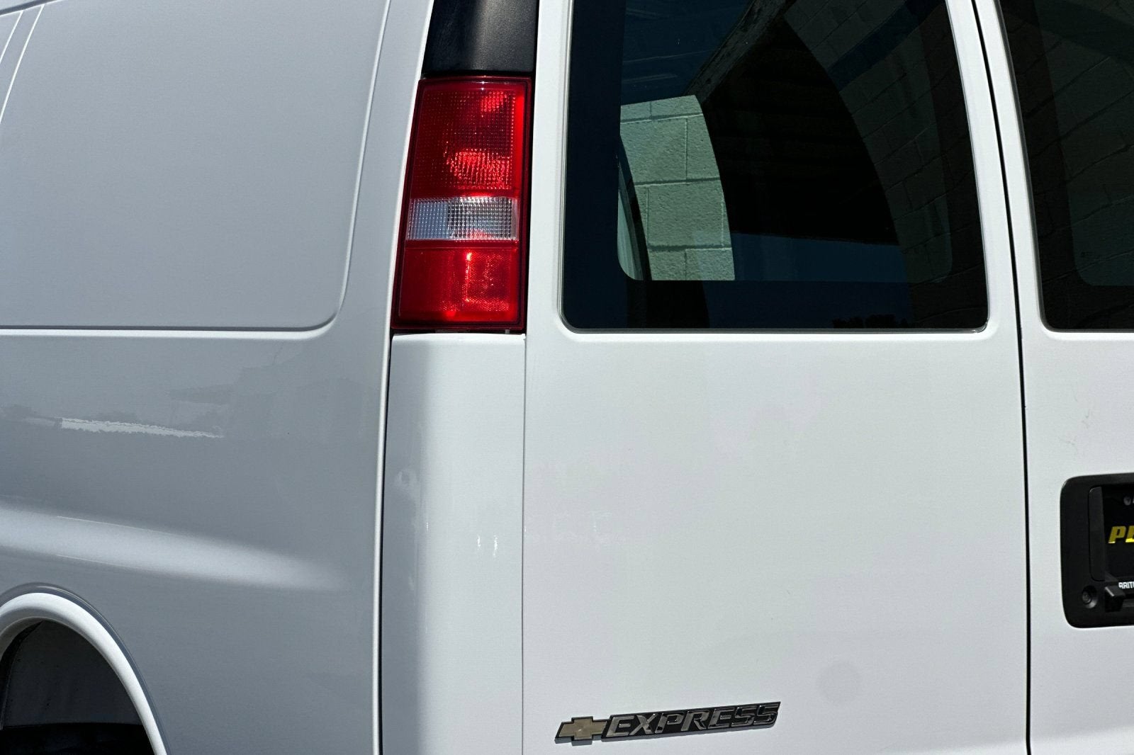 2025 Chevrolet Express Cargo WT