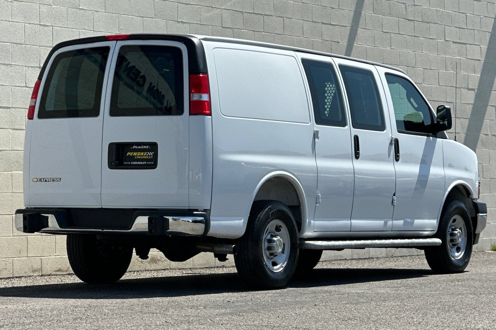 2025 Chevrolet Express Cargo WT