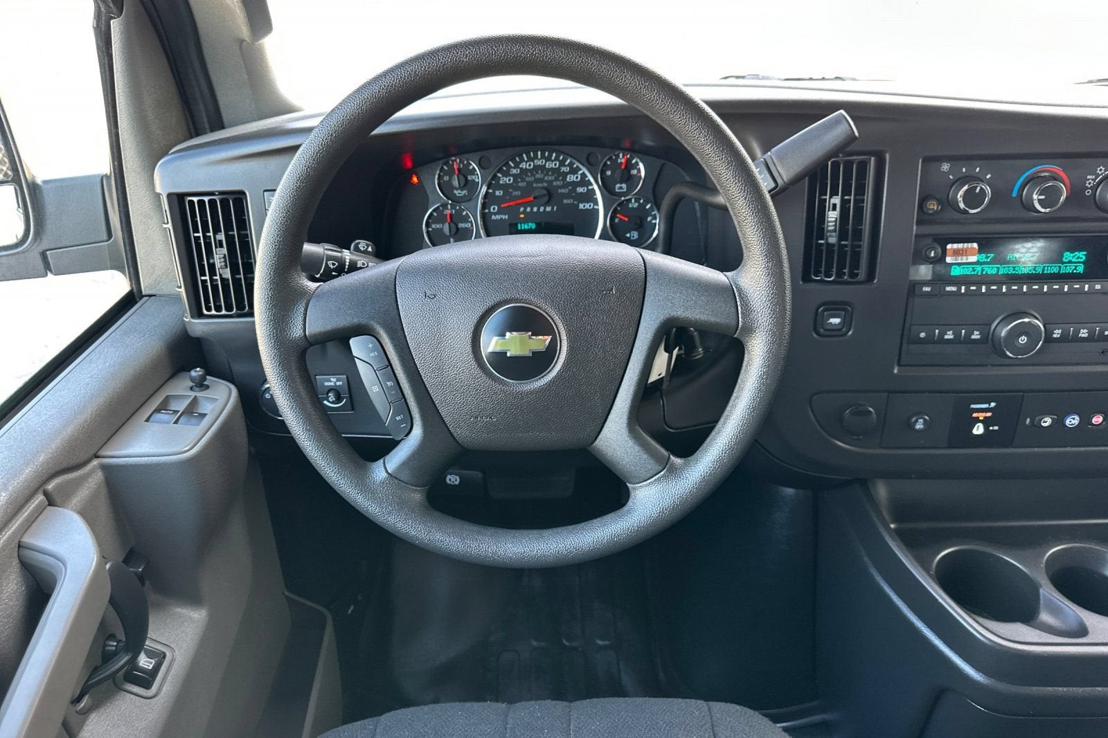 2025 Chevrolet Express Cargo WT
