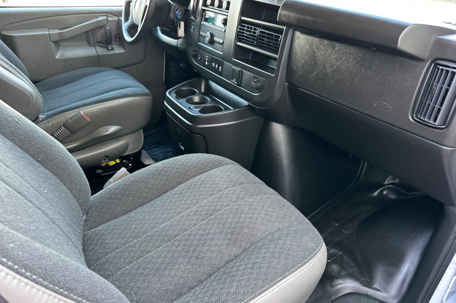 2025 Chevrolet Express Cargo WT