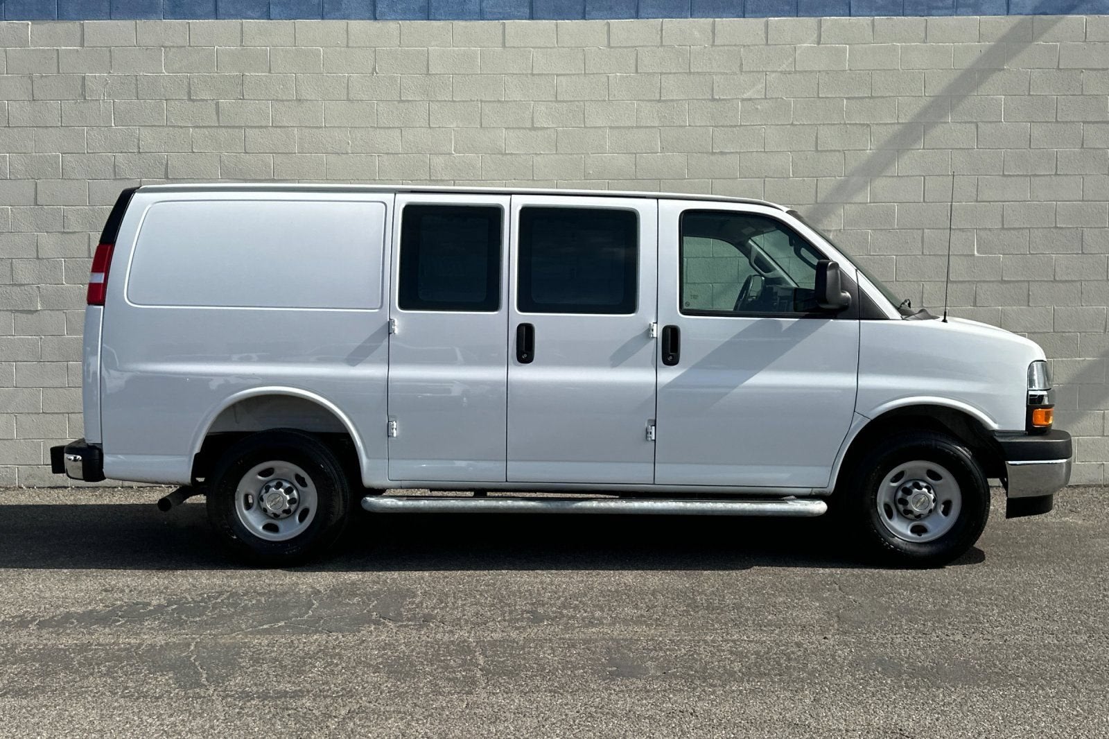 2025 Chevrolet Express Cargo WT