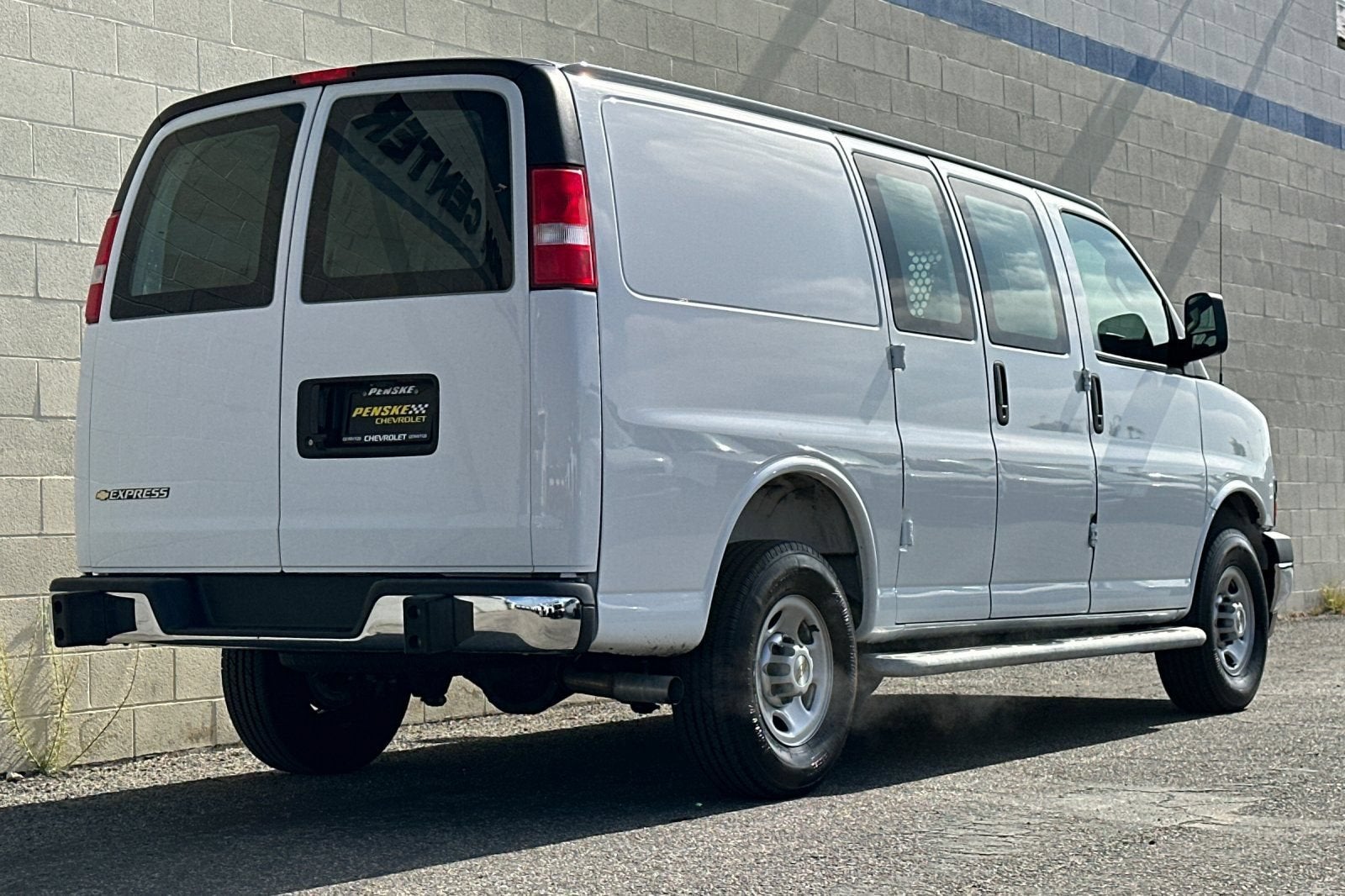 2025 Chevrolet Express Cargo WT