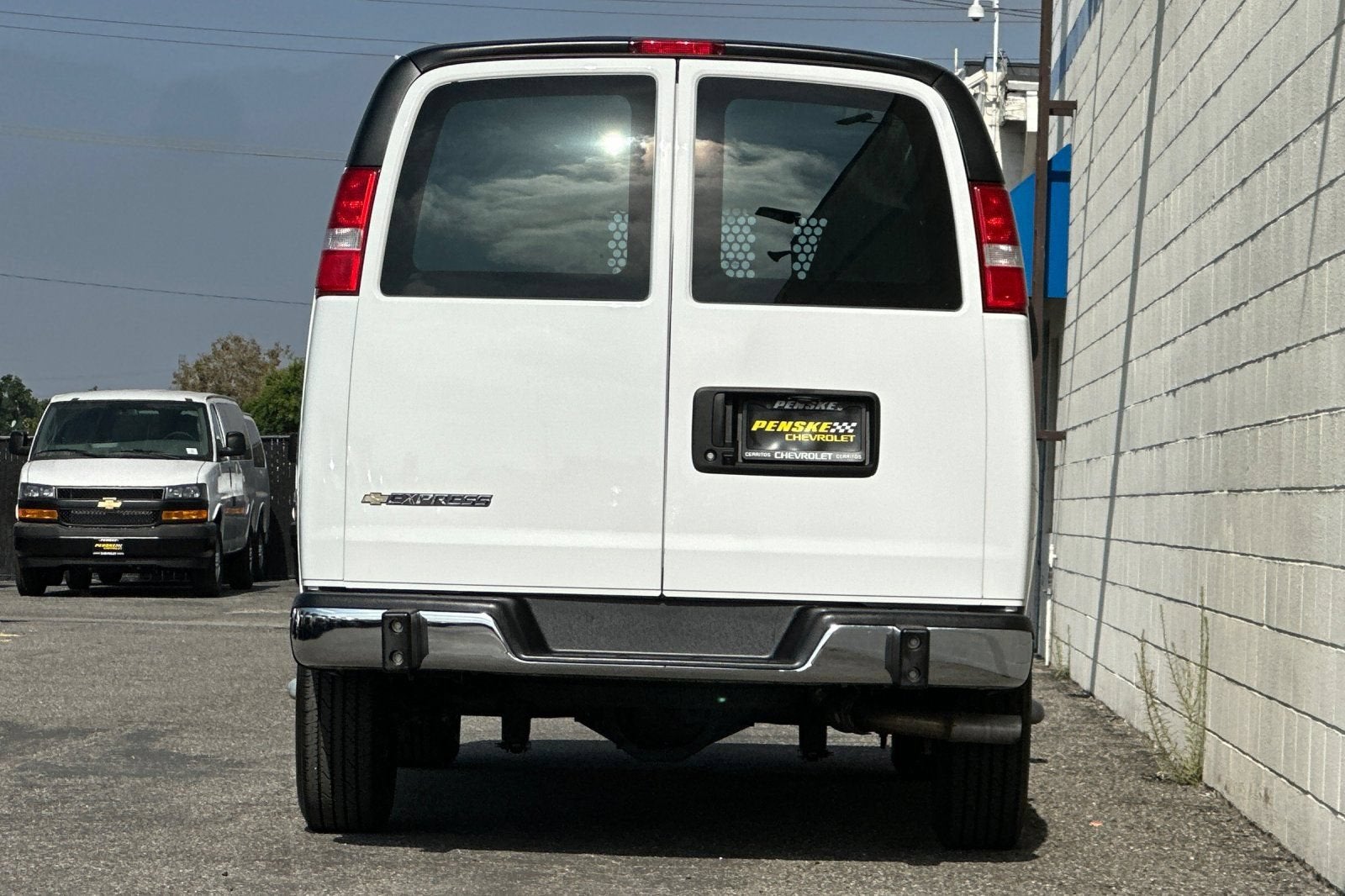 2025 Chevrolet Express Cargo WT
