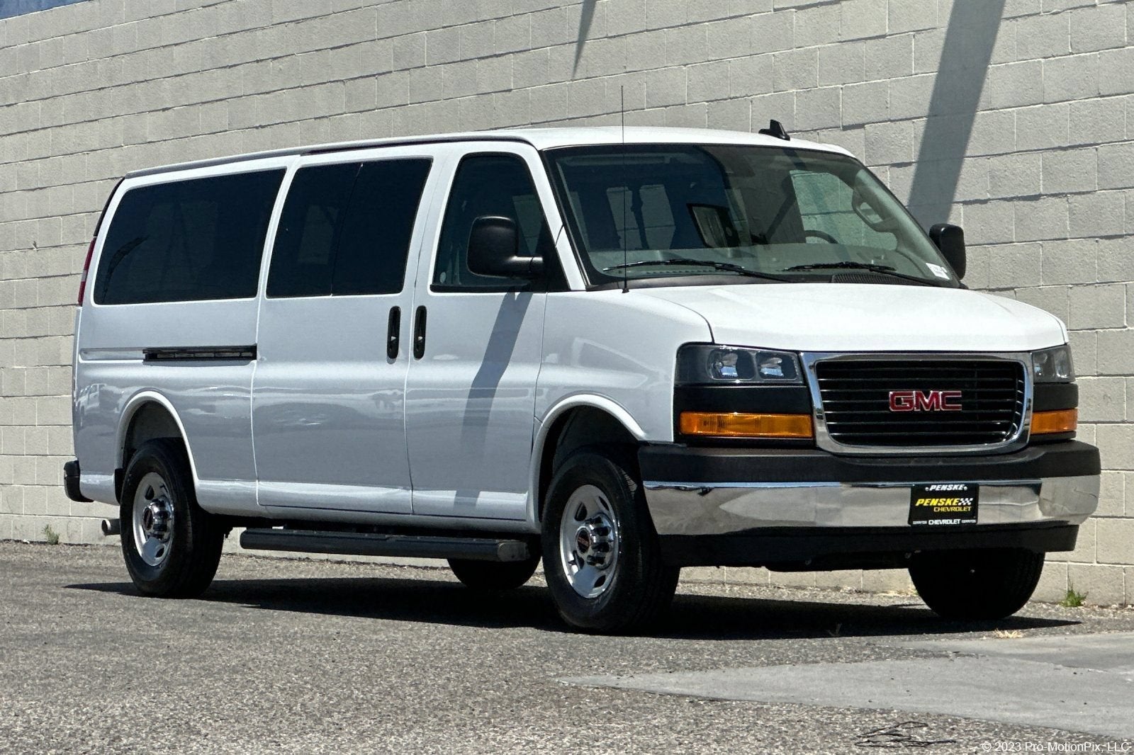 2025 GMC Savana Passenger LT