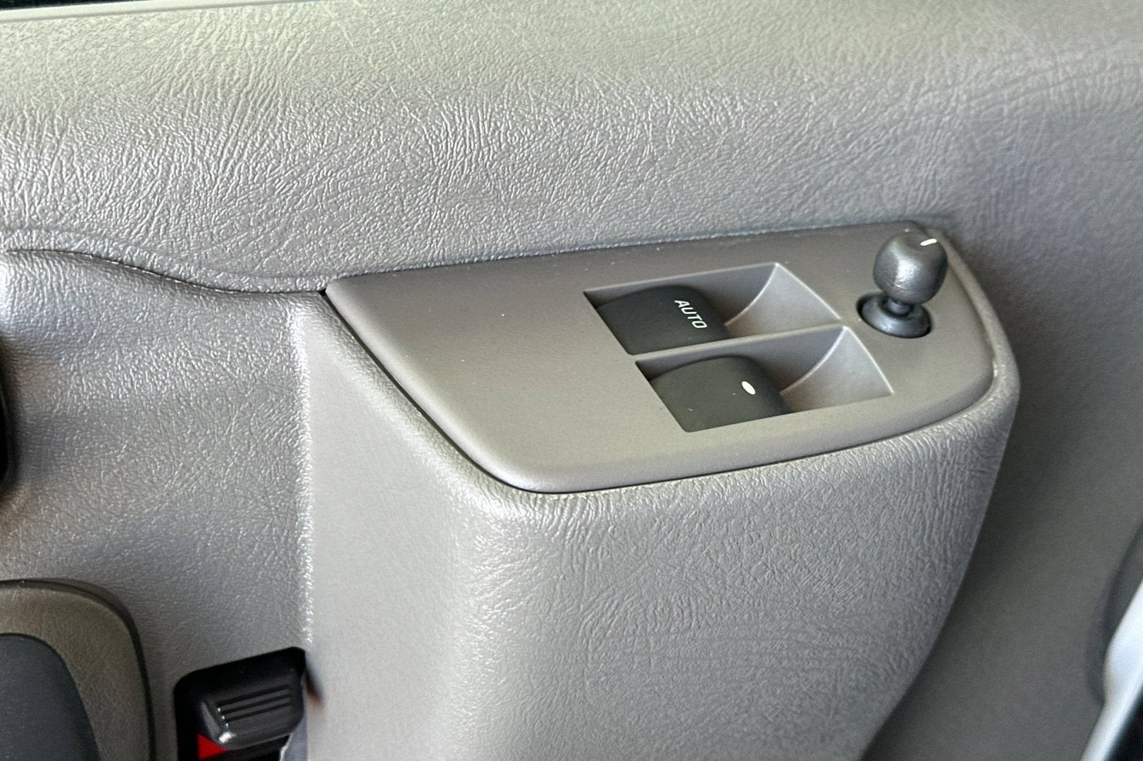 2025 GMC Savana Passenger LT