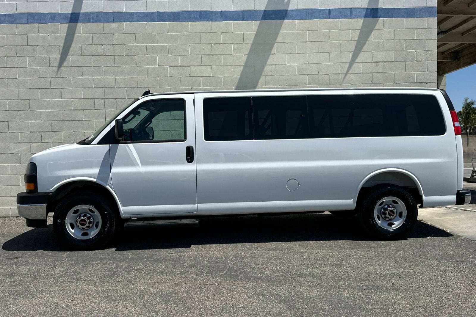 2025 GMC Savana Passenger LT