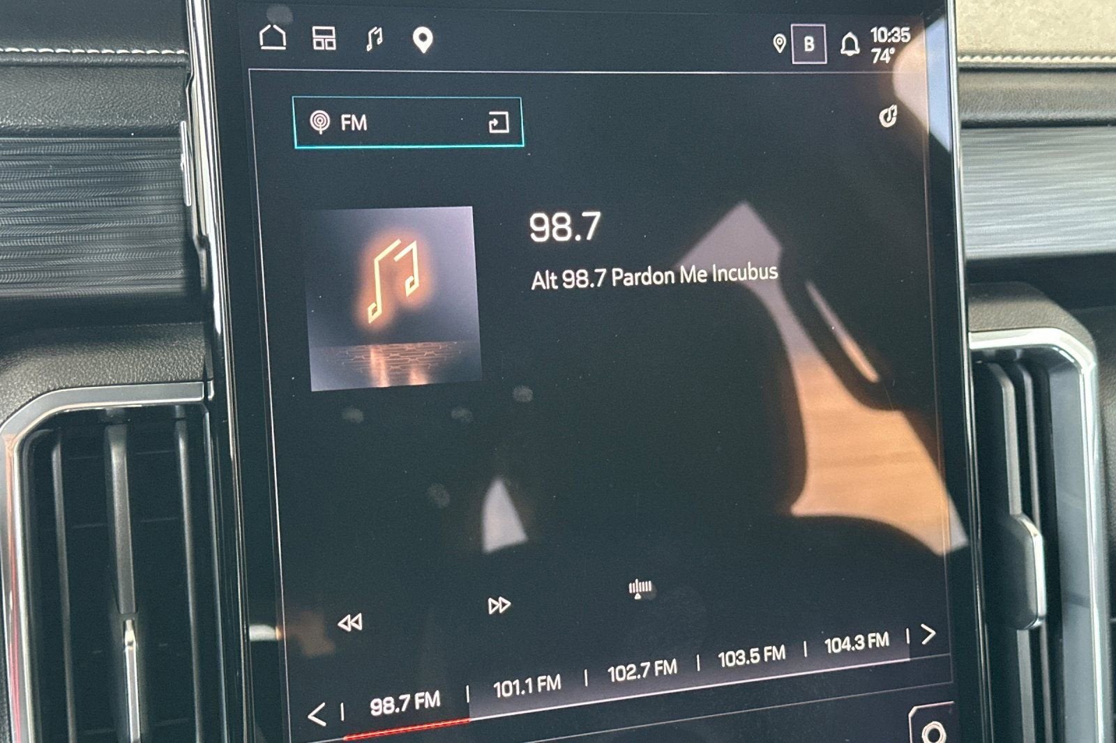 2024 GMC Acadia Elevation