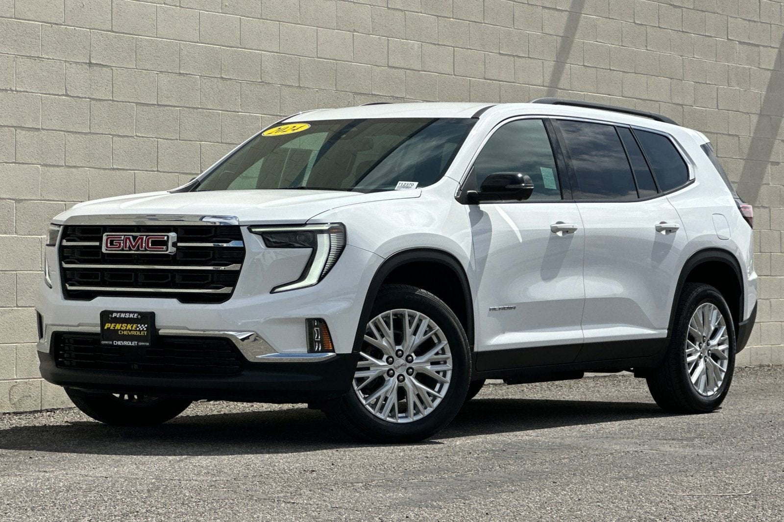 2024 GMC Acadia Elevation