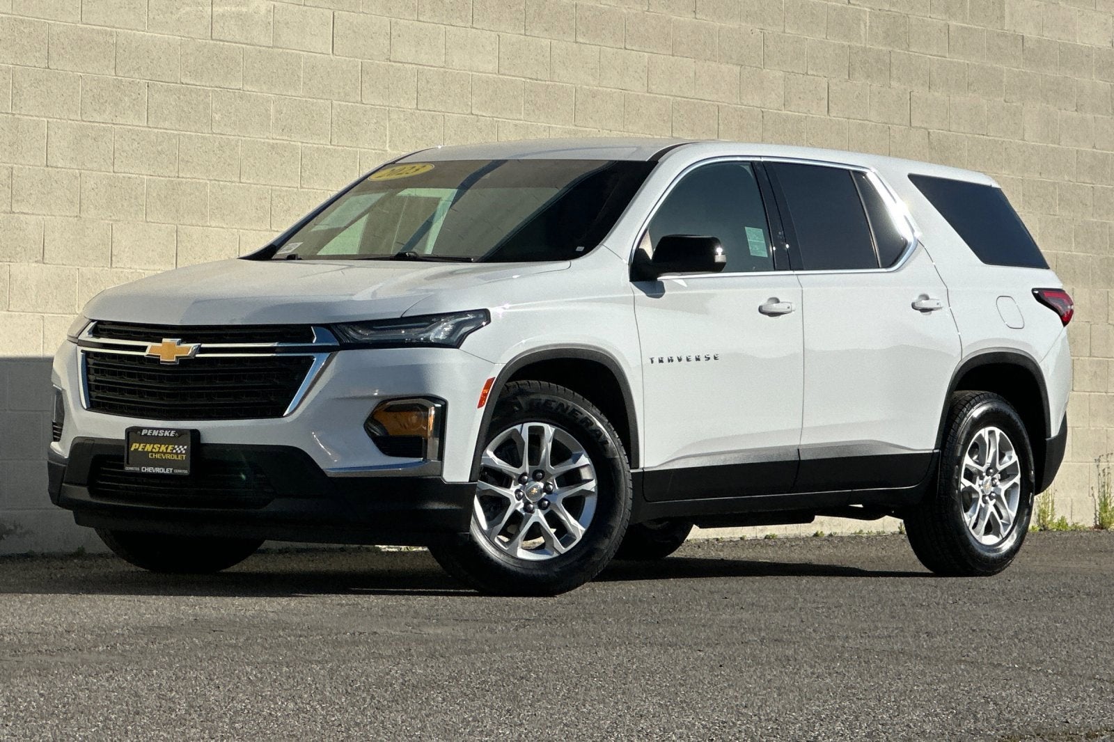 2023 Chevrolet Traverse LS
