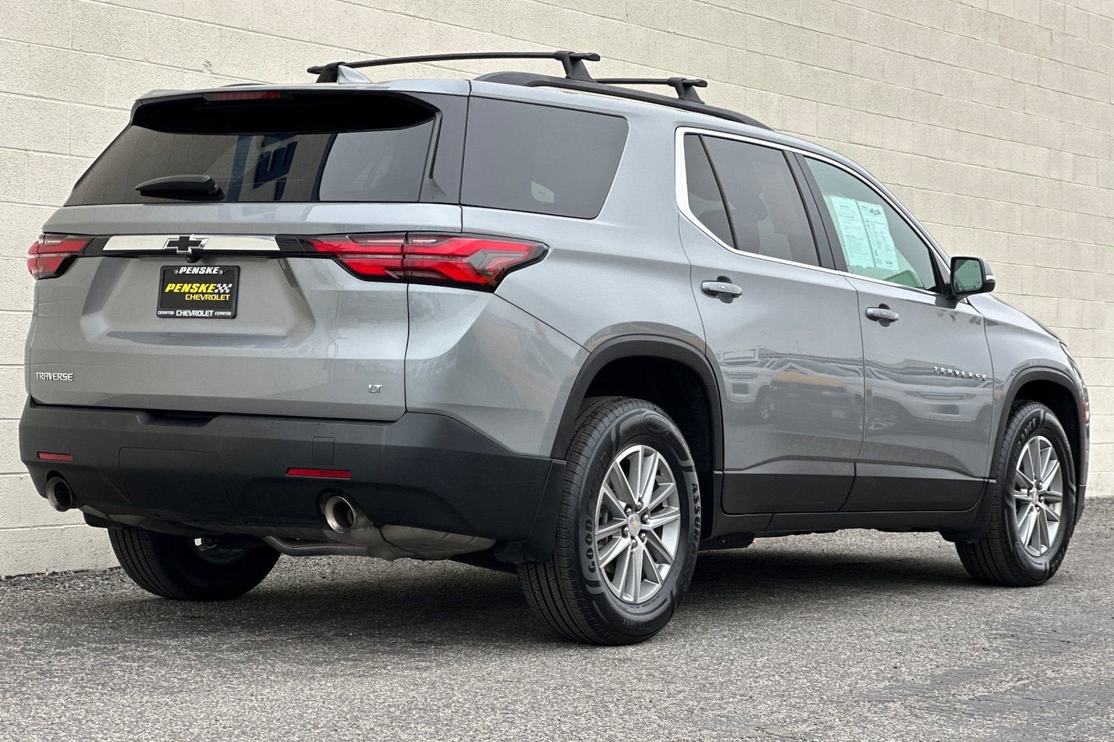 2023 Chevrolet Traverse LT Cloth