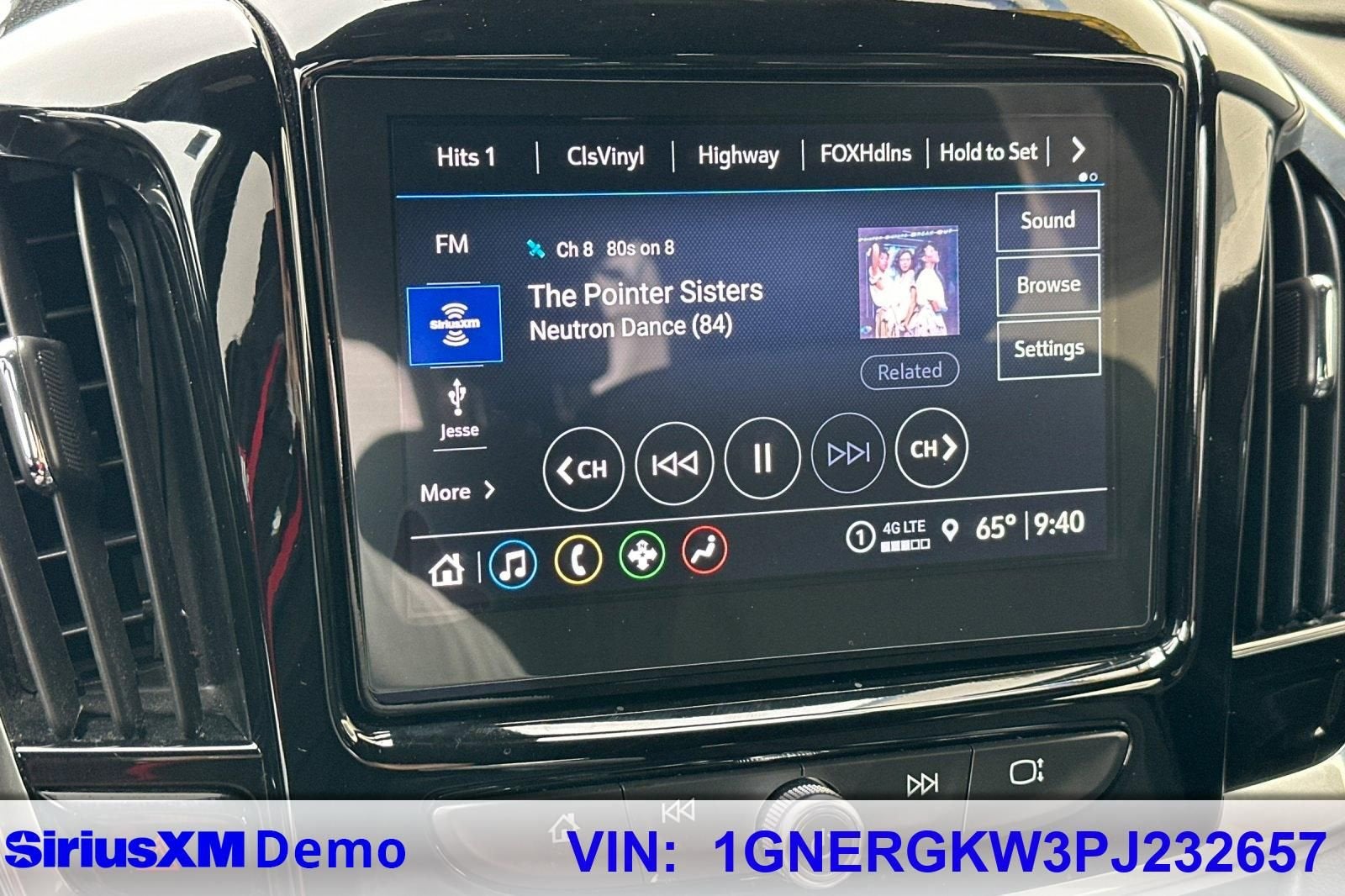 2023 Chevrolet Traverse LT Cloth