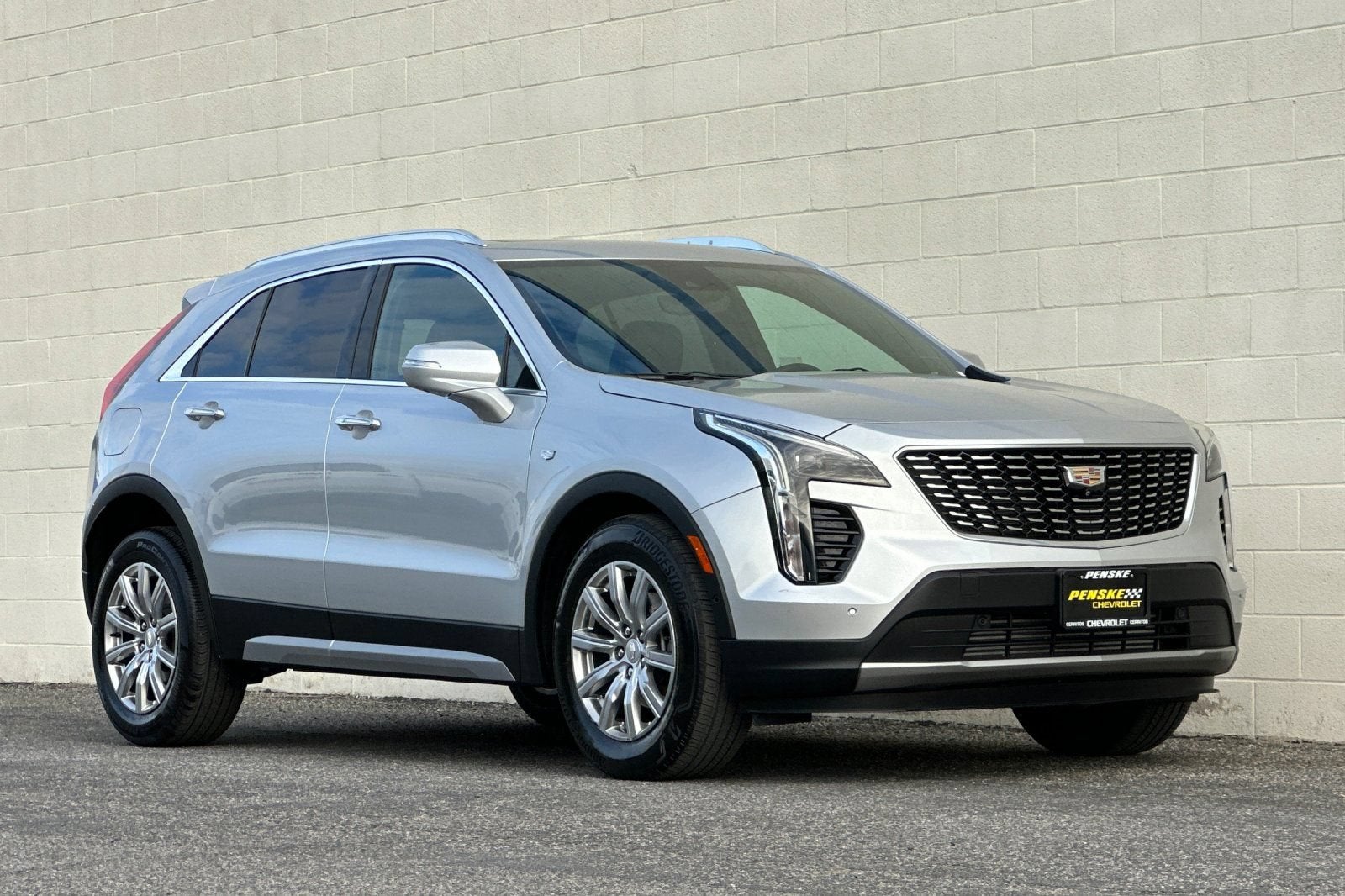 2022 Cadillac XT4 FWD Premium Luxury