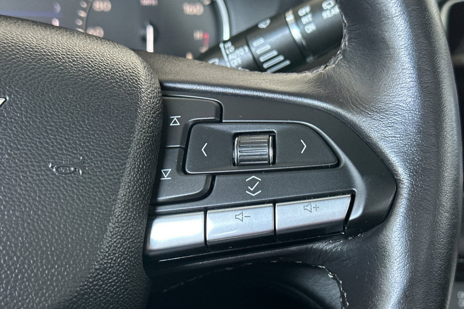 2022 Cadillac XT4 FWD Premium Luxury