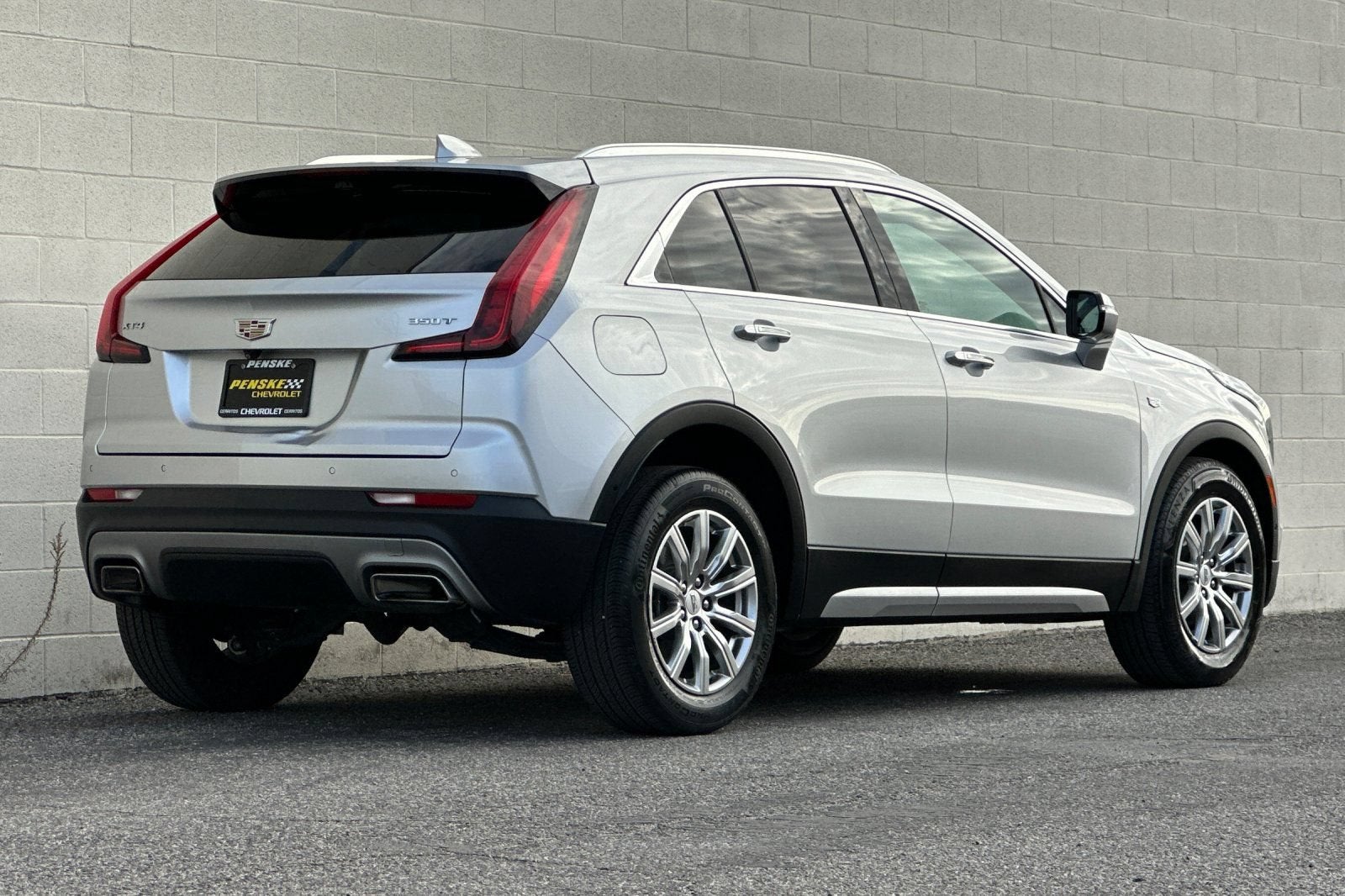 2022 Cadillac XT4 FWD Premium Luxury