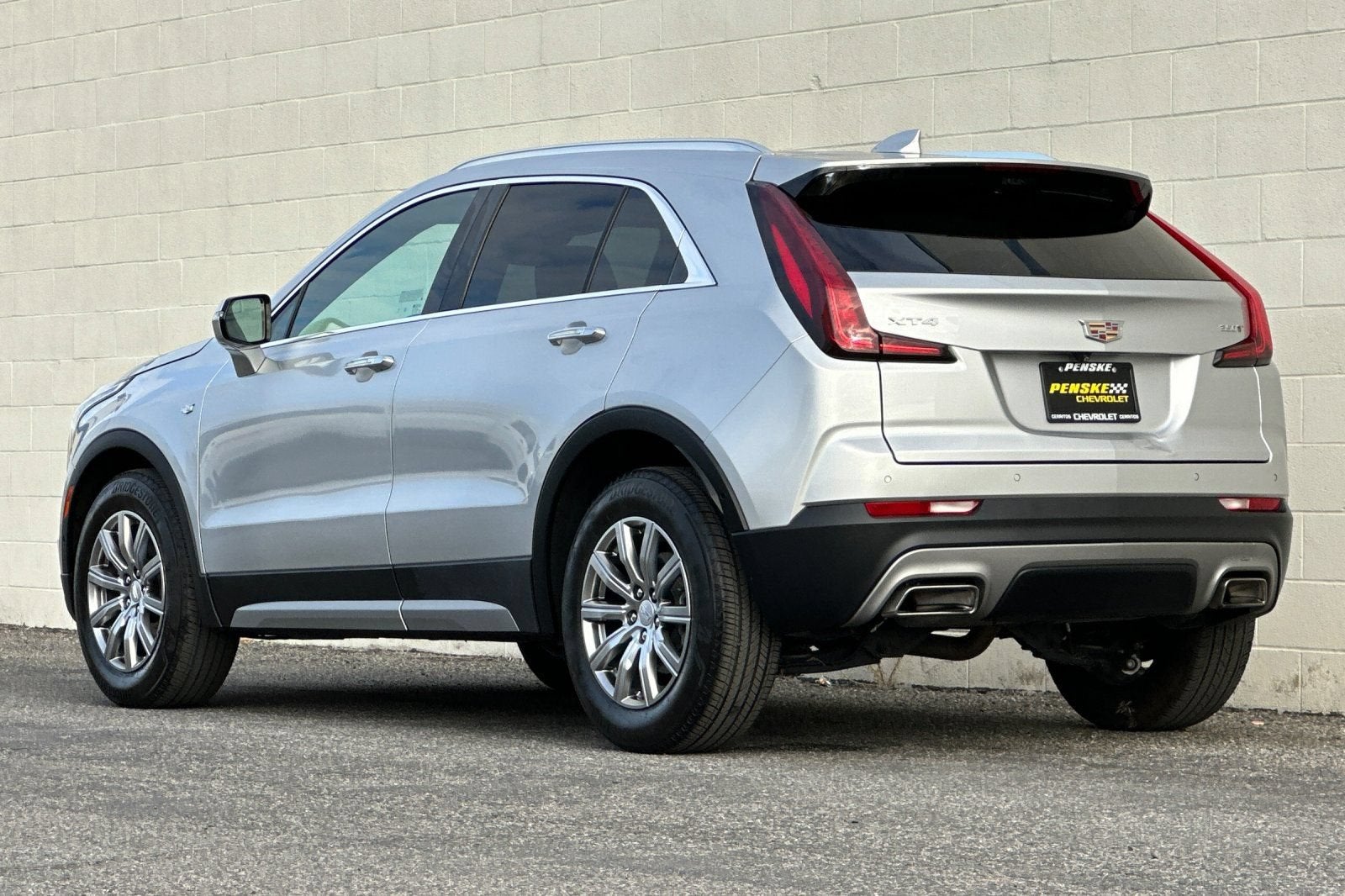 2022 Cadillac XT4 FWD Premium Luxury