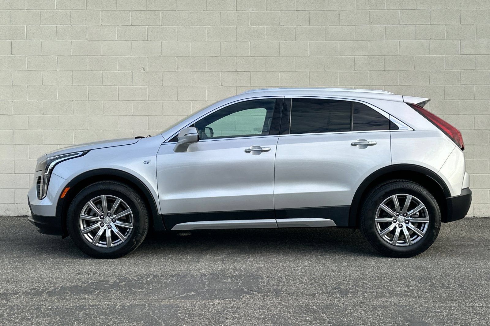 2022 Cadillac XT4 FWD Premium Luxury
