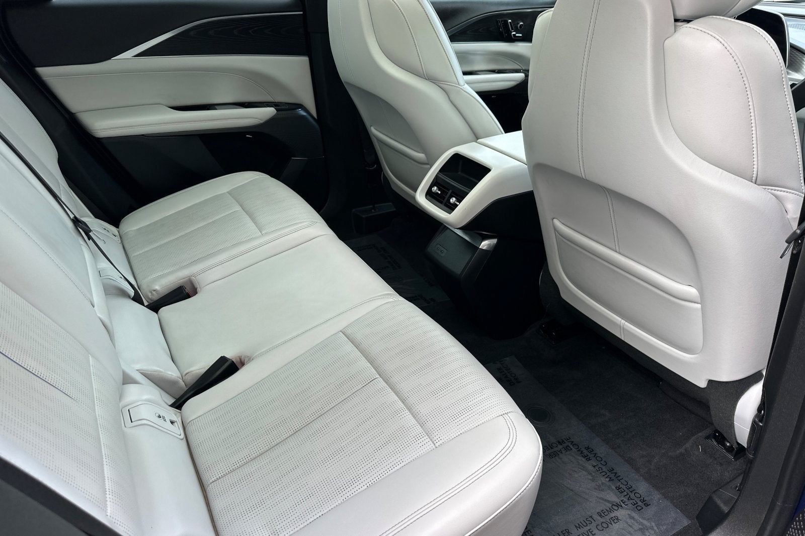 2024 Cadillac LYRIQ Luxury 1