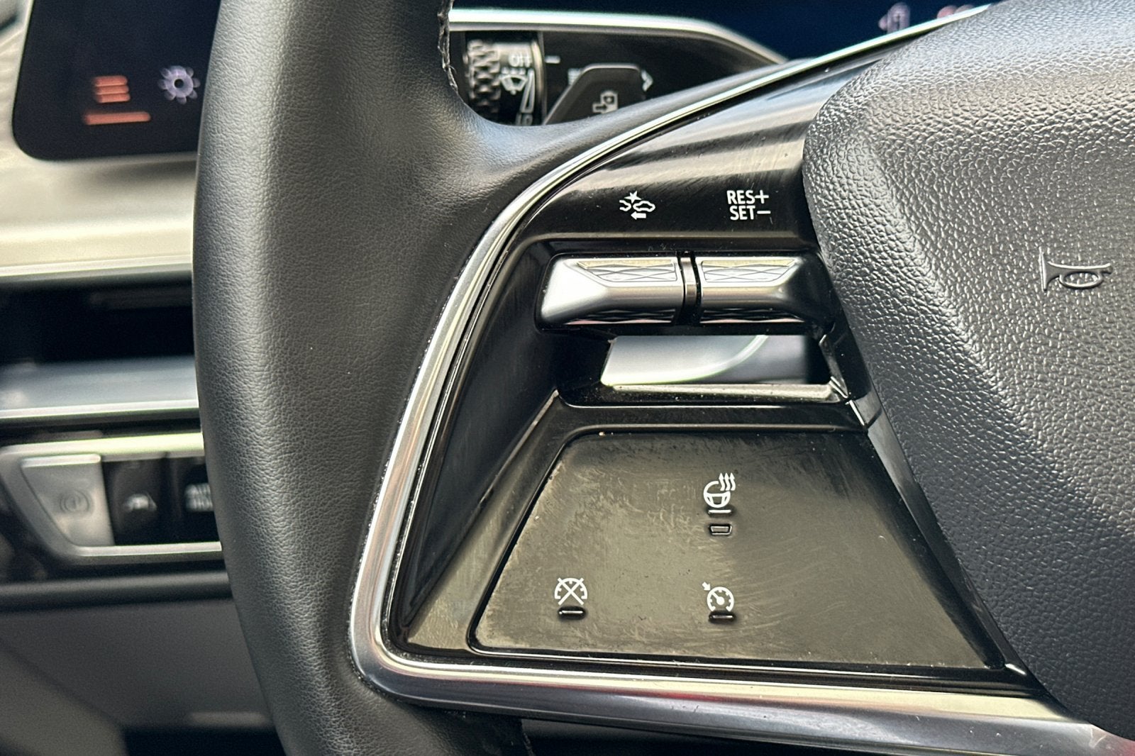 2024 Cadillac LYRIQ Luxury 1