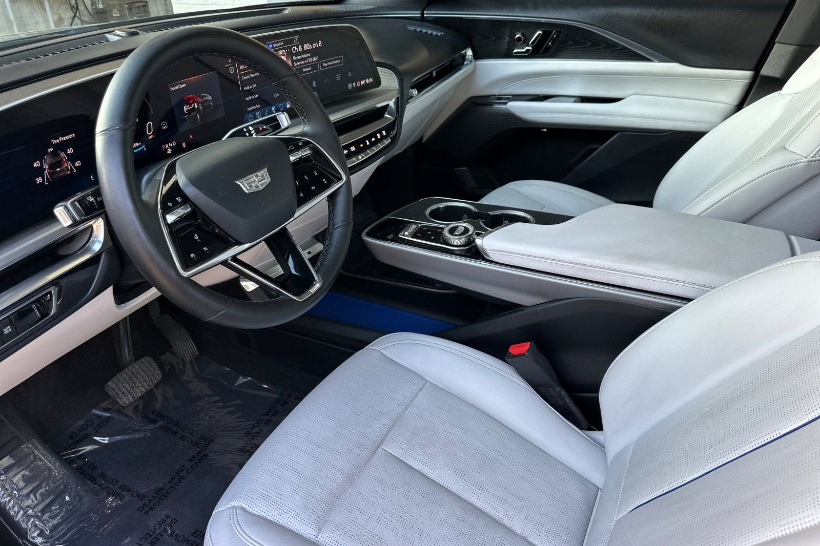 2024 Cadillac LYRIQ Luxury 1