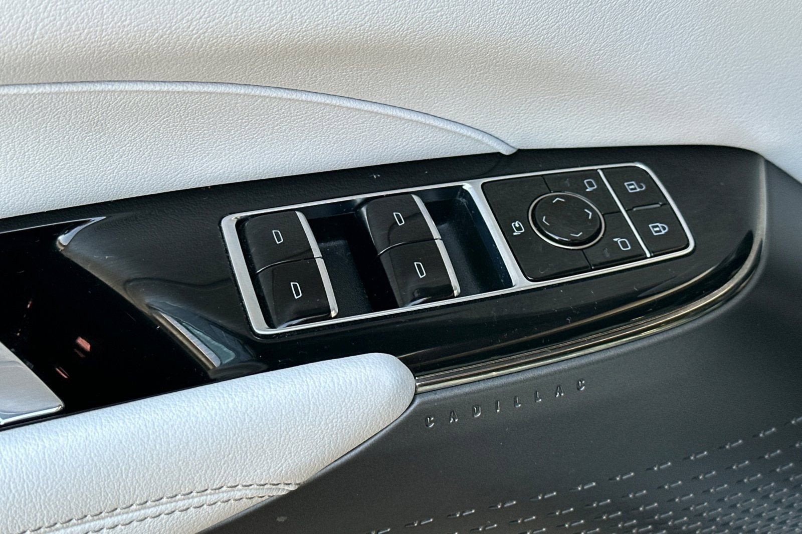 2024 Cadillac LYRIQ Luxury 1