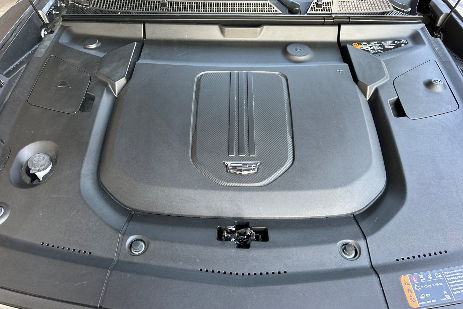 2024 Cadillac LYRIQ Luxury 1