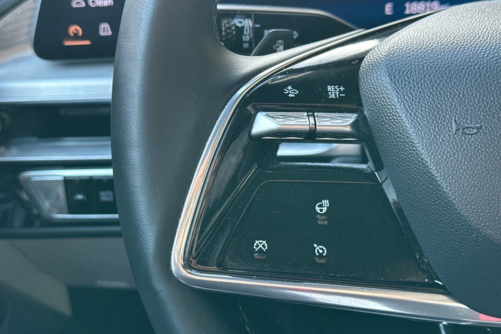 2024 Cadillac LYRIQ Luxury 1