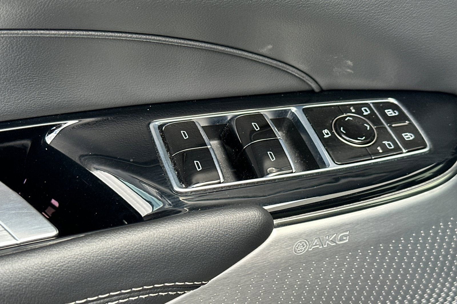 2024 Cadillac LYRIQ Sport 2