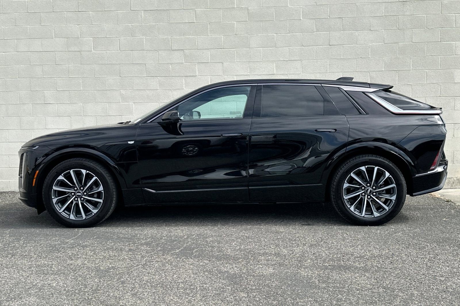 2024 Cadillac LYRIQ Sport 2