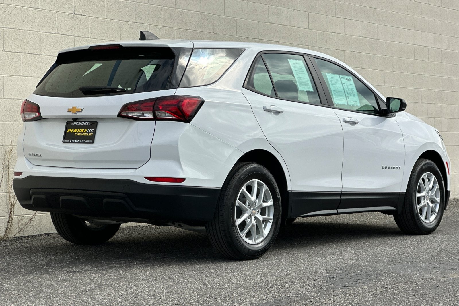 2023 Chevrolet Equinox LS