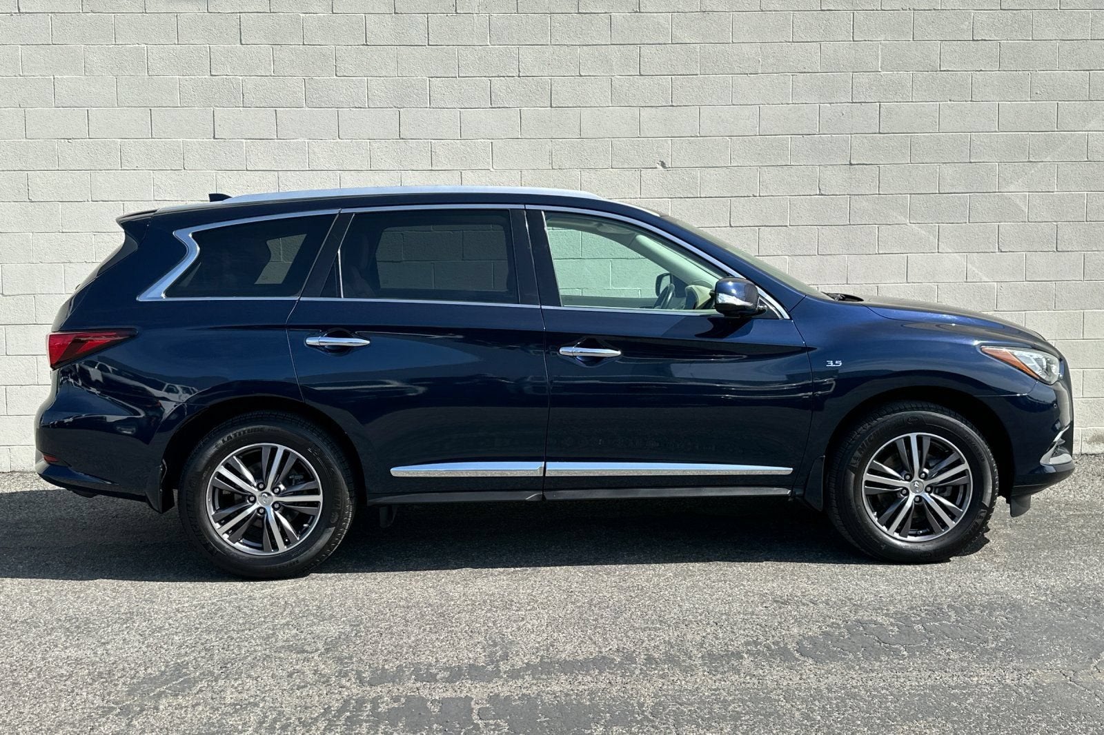 2019 INFINITI QX60 LUXE
