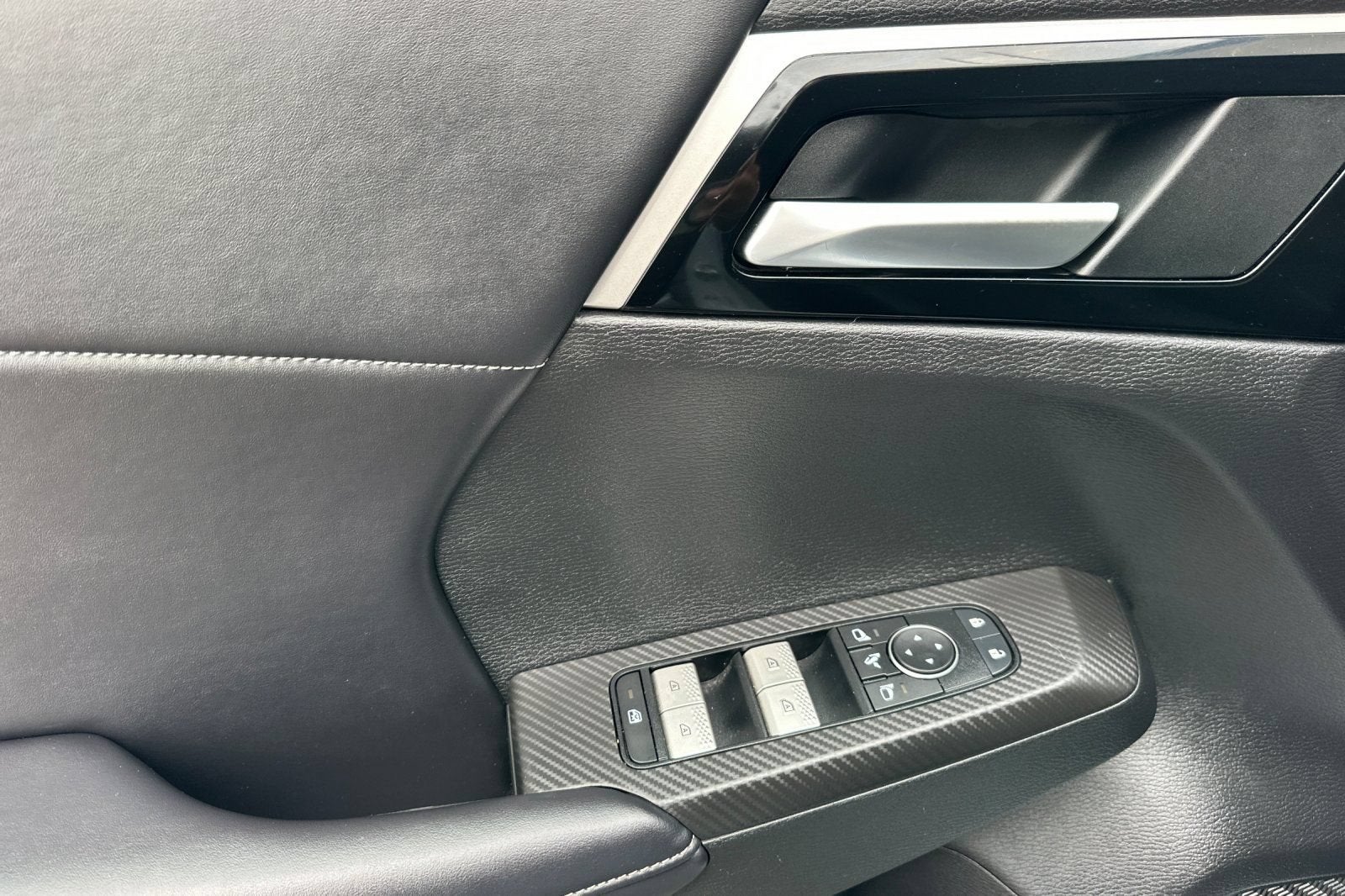 2023 Mitsubishi Outlander PHEV SE