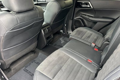 2023 Mitsubishi Outlander PHEV SE