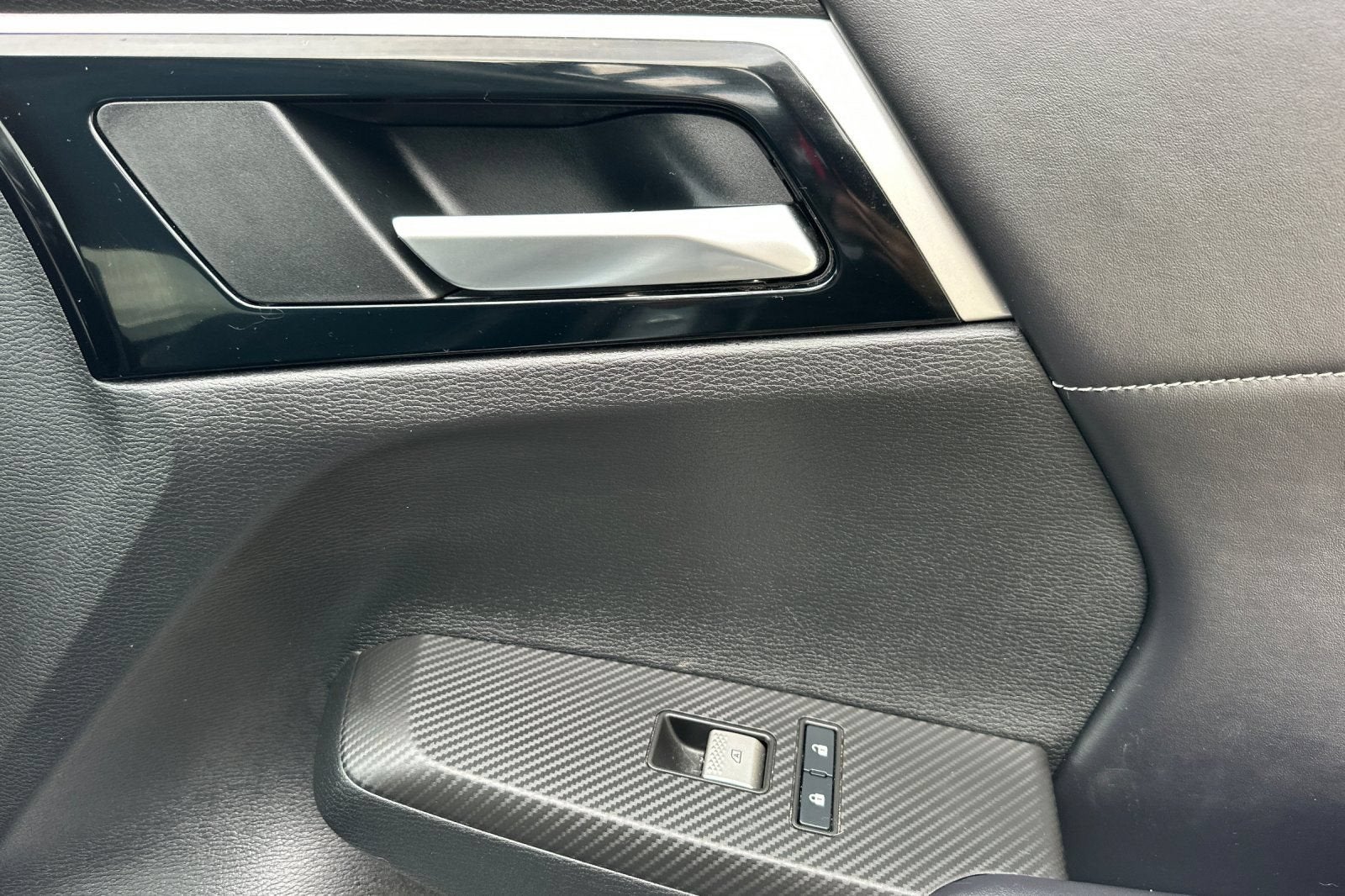 2023 Mitsubishi Outlander PHEV SE