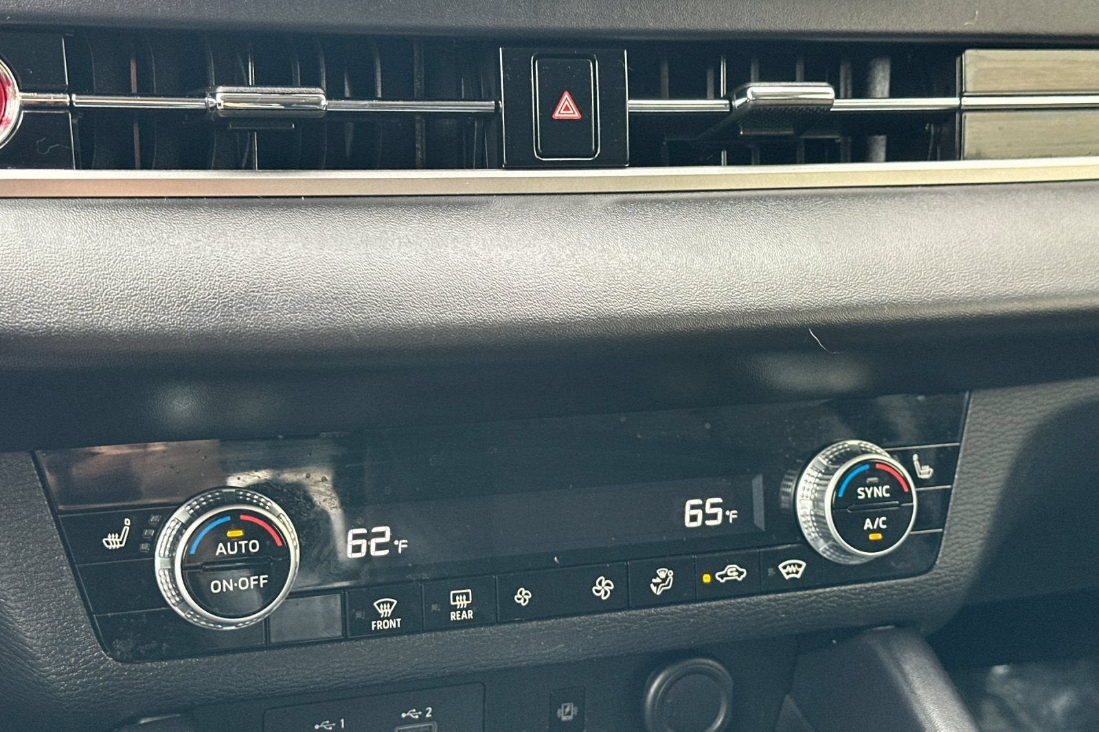 2023 Mitsubishi Outlander PHEV SE