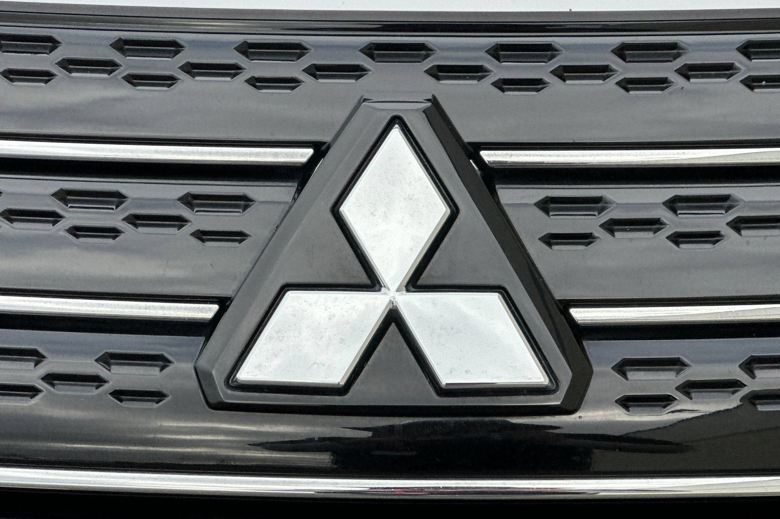 2023 Mitsubishi Outlander PHEV SE