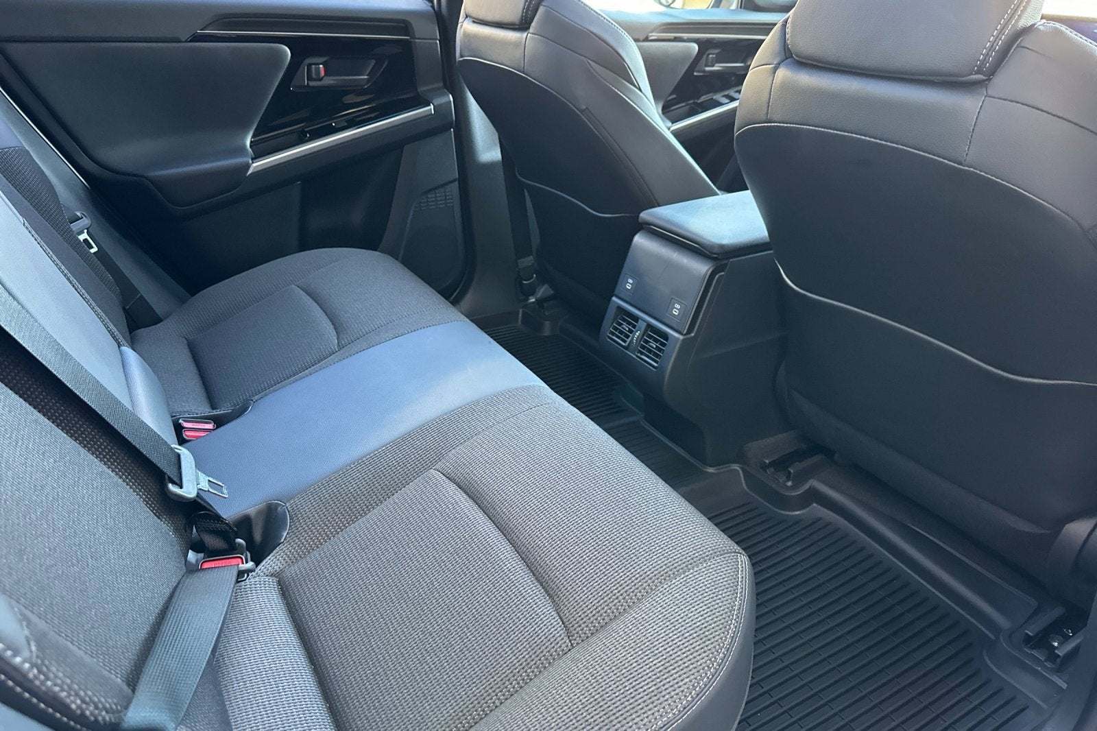 2025 Toyota bZ4X XLE