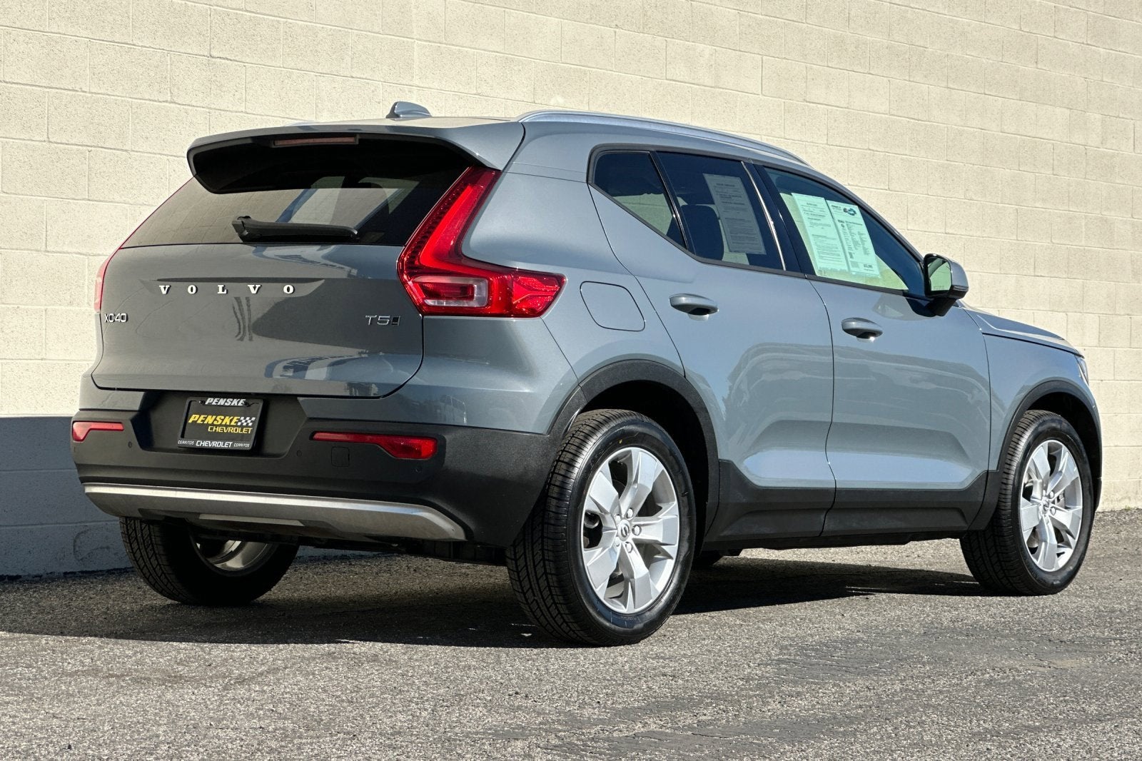 2021 Volvo XC40 Momentum