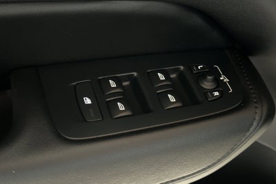 2024 Volvo XC60 Core Dark Theme