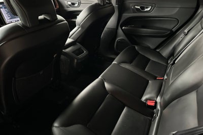 2024 Volvo XC60 Core Dark Theme