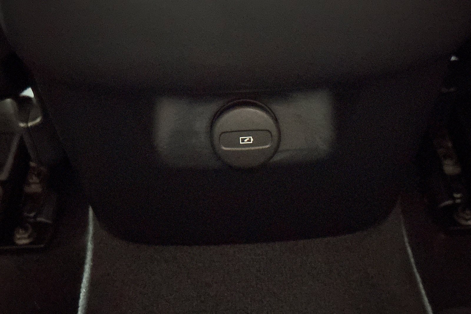 2024 Volvo XC60 Core Dark Theme