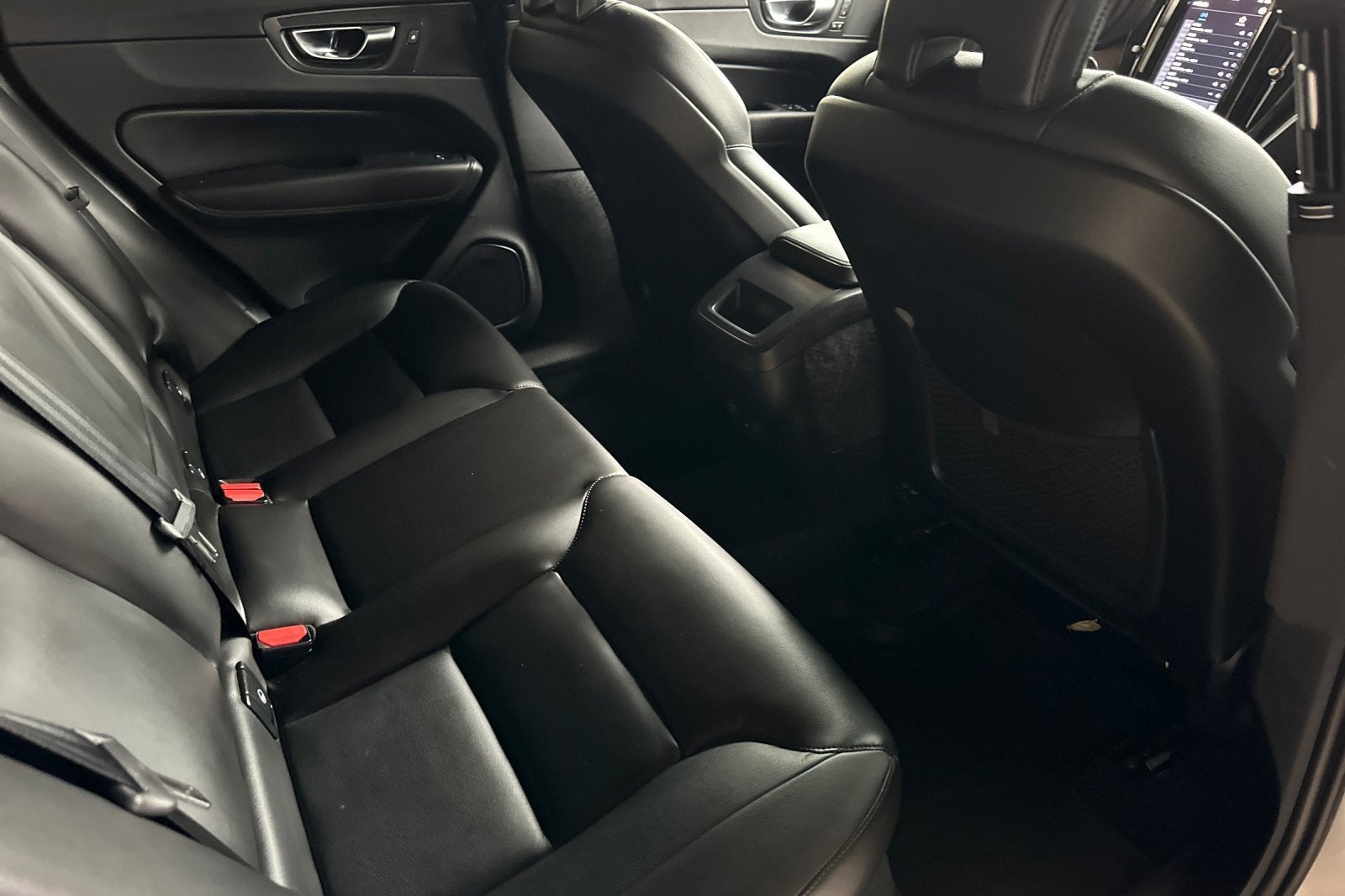 2024 Volvo XC60 Core Dark Theme