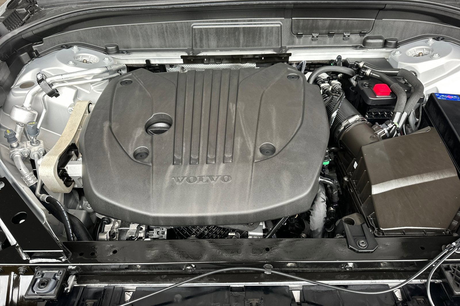 2024 Volvo XC60 Core Dark Theme