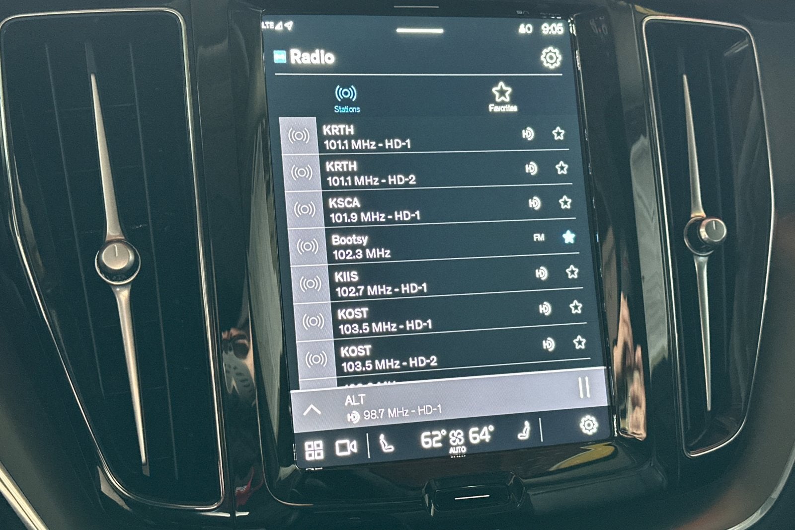 2024 Volvo XC60 Core Dark Theme