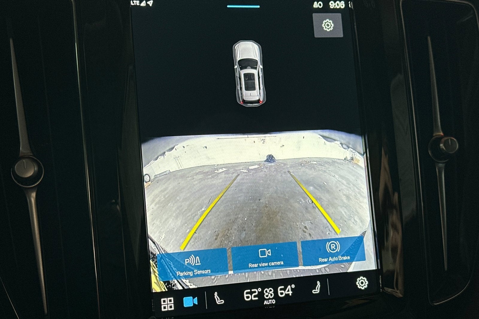 2024 Volvo XC60 Core Dark Theme